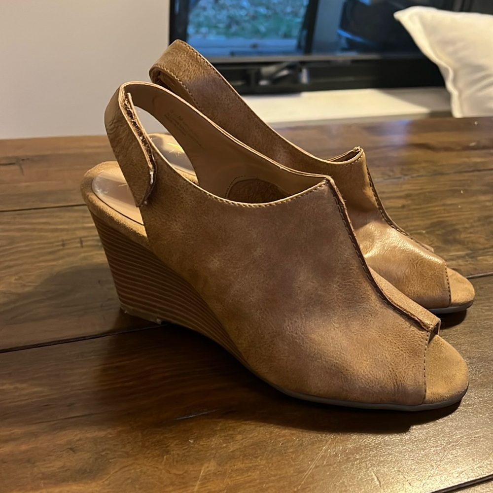 Aerosole wedges- like new! 8.5